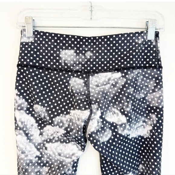 Lululemon Cloud Dot Cropped Leggings (4) - Picture 1 of 4